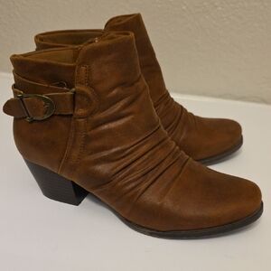 Elegant Tan Ankle Boots with Buckle Detail